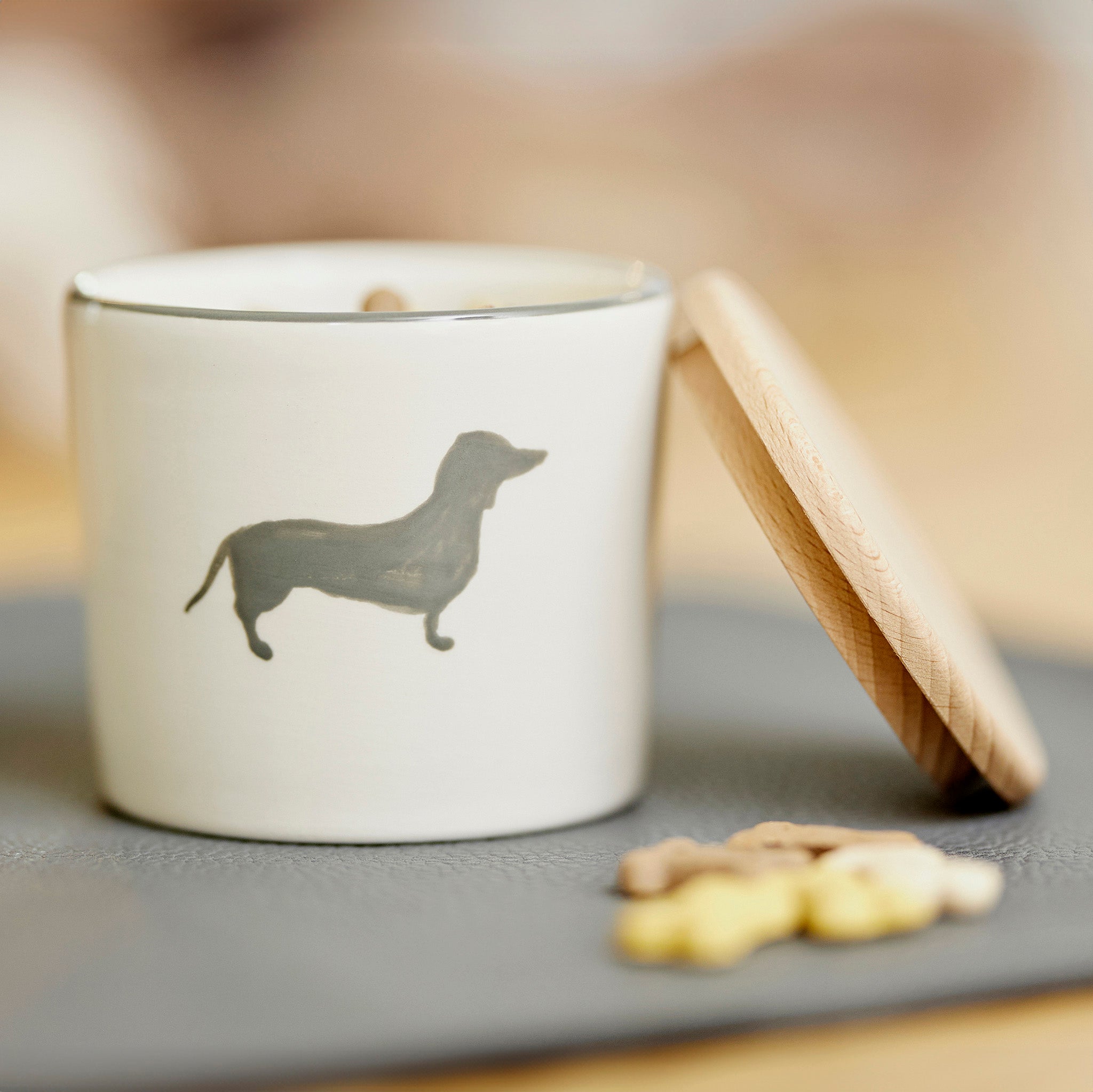 Gmundner x Leopold's Collection: Hand-painted ceramic cookie jar with dachshund motif